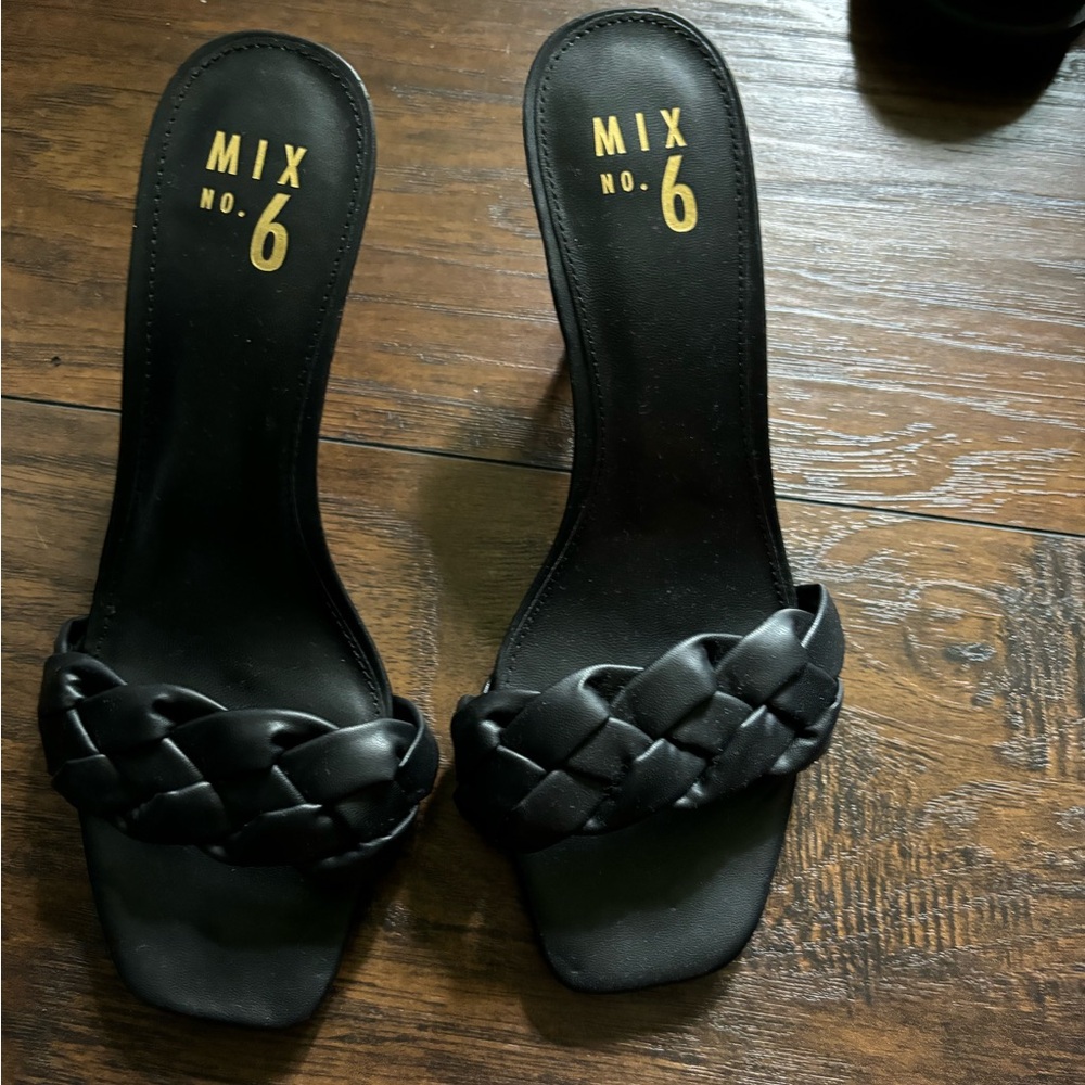 Black kitten heels